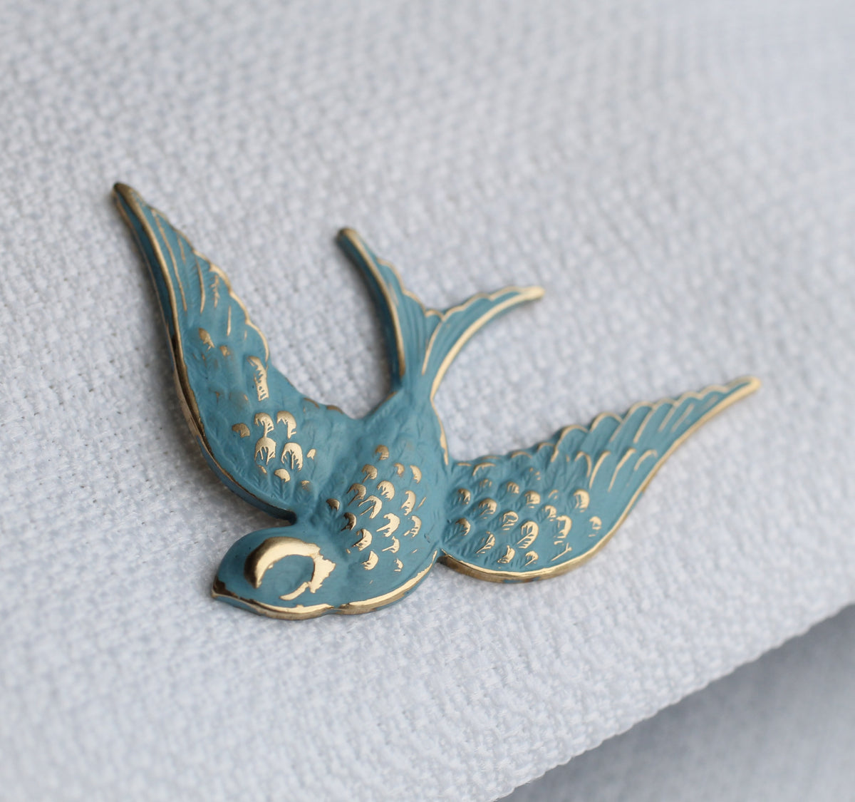 Vibrant Blue Swallow Bird in Flight Brooch - von Walhof Pin - Rockabilly sale - Nostalgic