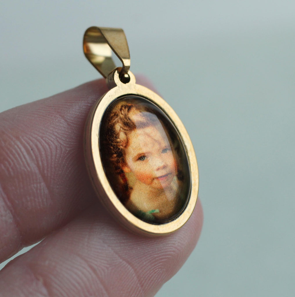 Small Oval Photo Keepsake Pin - Brooches & Pins