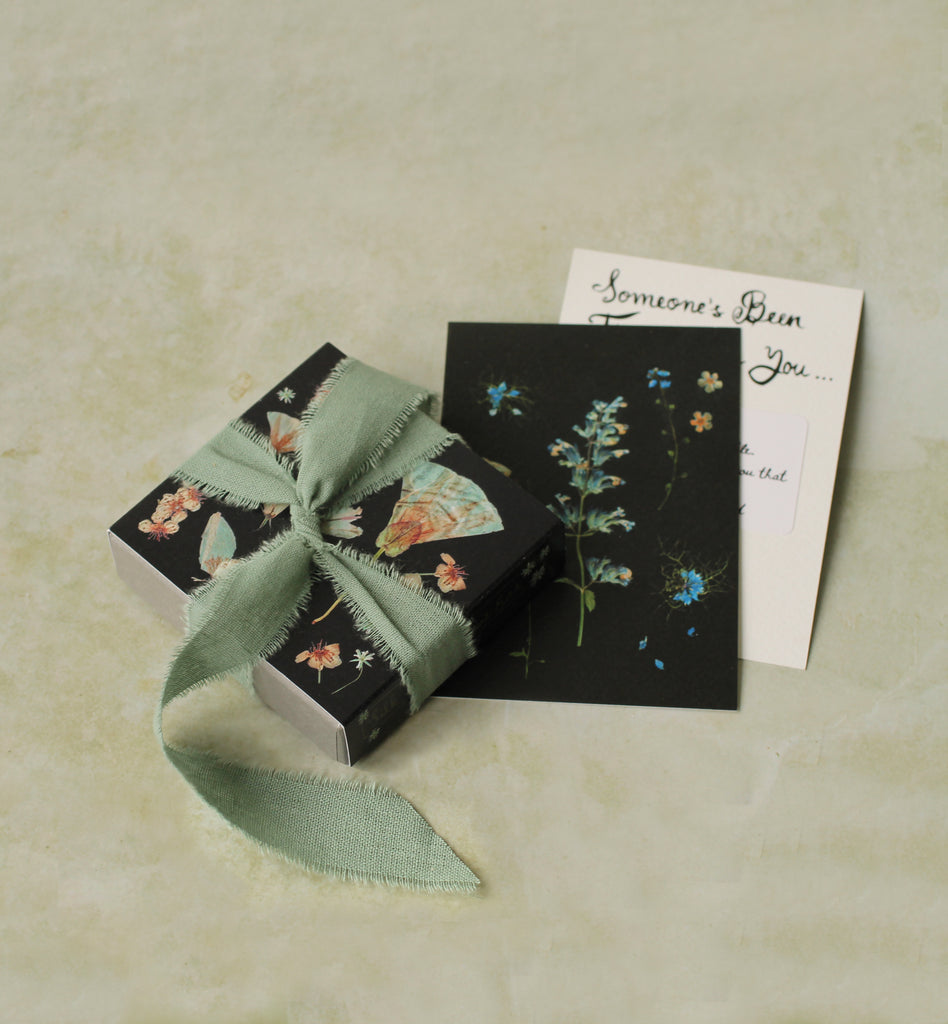 Gift Wrapping with Personalised Notecard -