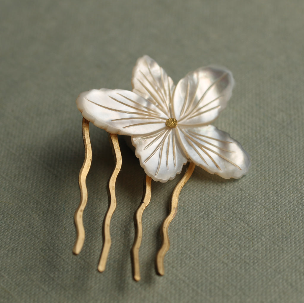 Mother of Pearl Flower Comb - Brooches & Pins