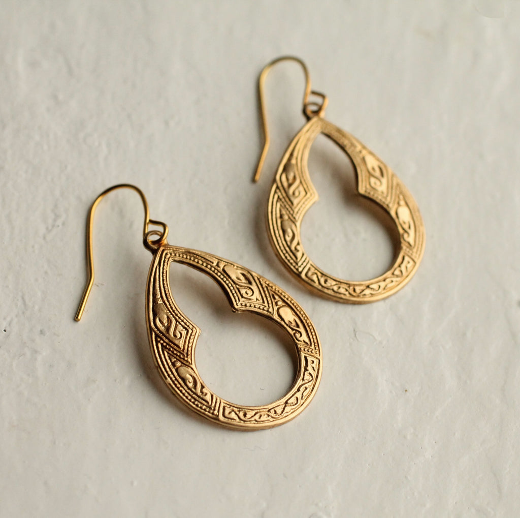Victorian Carved Teardrop Hoop Earrings - 