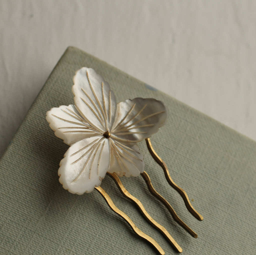 Mother of Pearl Flower Comb - Brooches & Pins