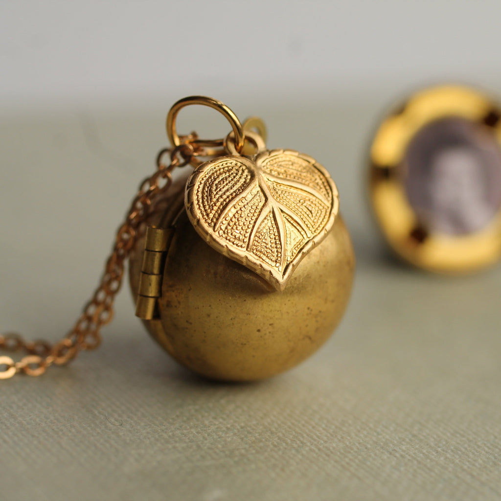 Personalised Photo Locket Necklaces – Silk Purse, Sow's Ear