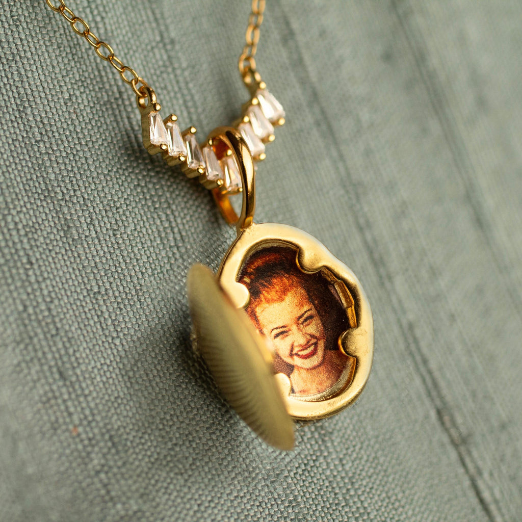 Personalised Photo Locket Necklaces UK | Engraved Keepsake Jewellery ...