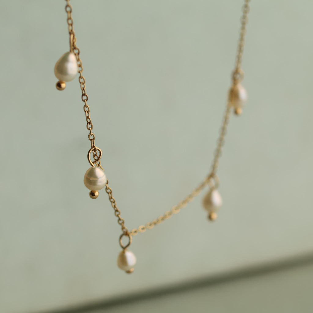Dainty Pearl Collarbone Necklace - Necklaces
