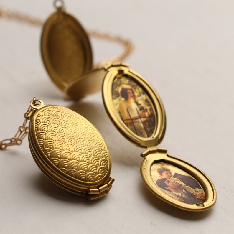 Family Tree Locket with Photos - Necklaces
